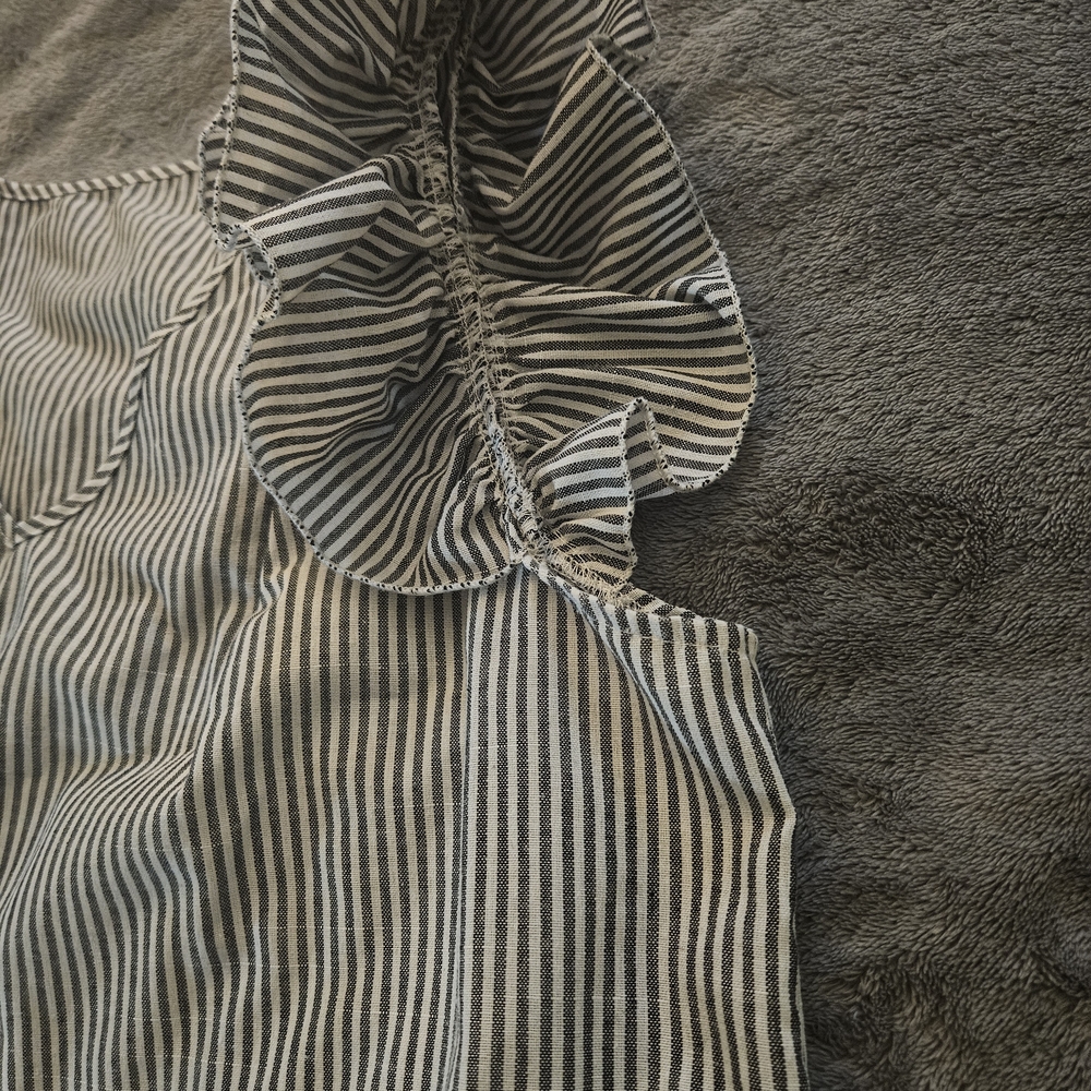 Striped Ruffle Sleeve Top - Picture 2 of 3